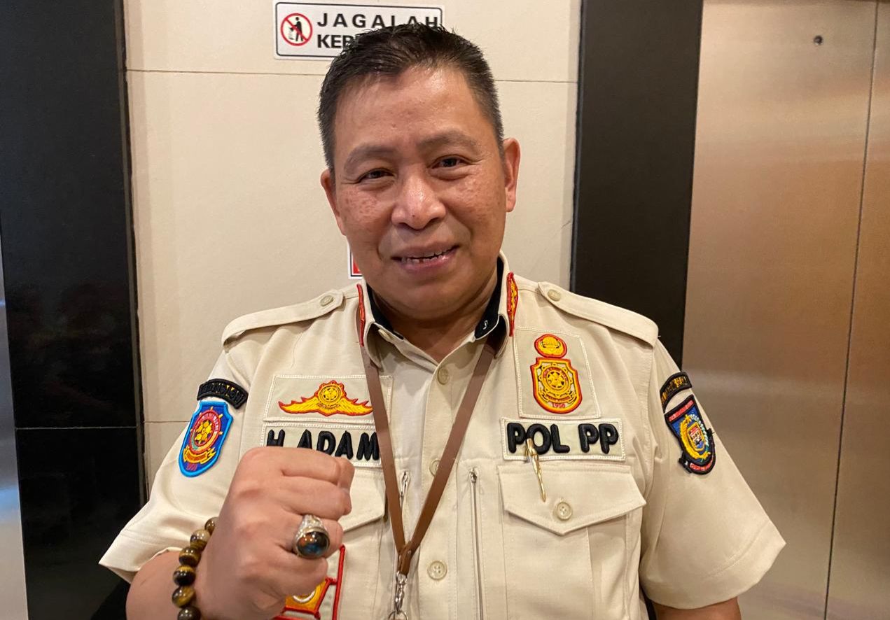 Pemkot Tangsel tertibkan spanduk ilegal sesuai arahan Presiden Prabowo demi ketertiban kota dan penataan ruang publik kota.