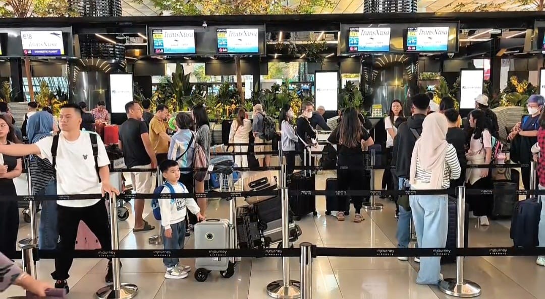 Anggota DPR RI Lazarus menilai pajak avtur, tiket pesawat, dan suku cadang menjadi penyebab harga tiket tetap mahal.