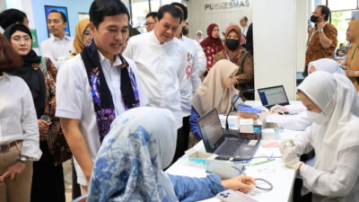 Wamenkes mengapresiasi program Cek Kesehatan Gratis di Kabupaten Tangerang yang capai 106 persen berkat inovasi digital.