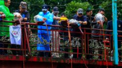 Pilar Bersama Menteri LH dan Gemabudhi Tuang 10 Ribu Liter Ecoenzyme di Sungai Jaletreng, Pecahkan Rekor MURI