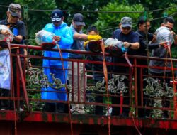 Pilar Bersama Menteri LH dan Gemabudhi Tuang 10 Ribu Liter Ecoenzyme di Sungai Jaletreng, Pecahkan Rekor MURI