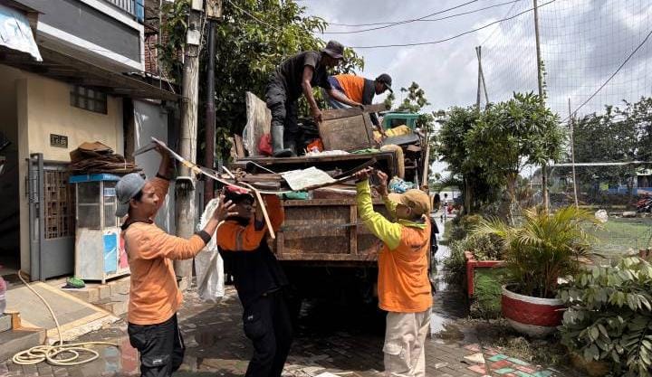 DLH Kota Tangerang mencatat 8.532 ton sampah ditangani selama libur Lebaran 1447 H. Lonjakan tertinggi terjadi pada H-1 Idulfitri.