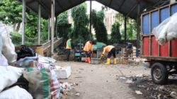 DLH Kota Tangerang siagakan 400 petugas agar layanan sampah tetap normal selama libur Idulfitri dan Lebaran.
