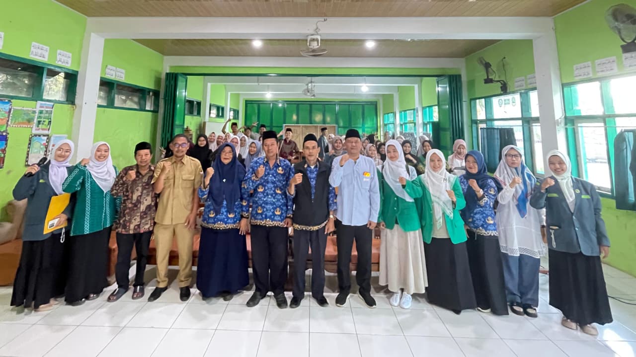 Roadshow Gerakan Pelajar Sehat PC IPPNU Cirebon di SMA NU Ciledug edukasi kesehatan, lingkungan, dan pembinaan karakter pelajar.