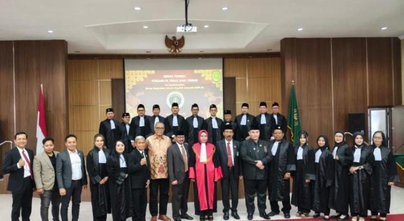 Sebanyak 19 advokat DePA-RI disumpah di PT Jawa Tengah. Hakim ingatkan pentingnya integritas, profesionalisme, dan literasi teknologi.