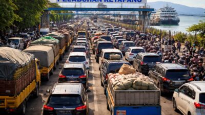 Antrean hingga 5 jam di Pelabuhan Ketapang Banyuwangi viral. Menhub Dudy Purwagandhi dikritik, Presiden didesak evaluasi kinerja.