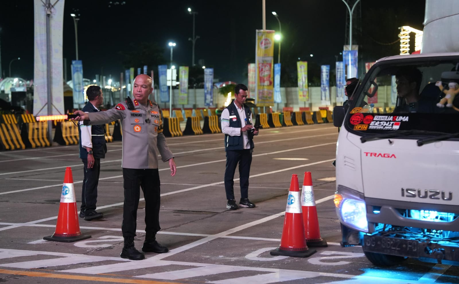 Arus mudik Lebaran di Pelabuhan Merak terpantau lancar. Kapolda Banten meninjau kesiapan pengamanan dan pelayanan bagi para pemudik.