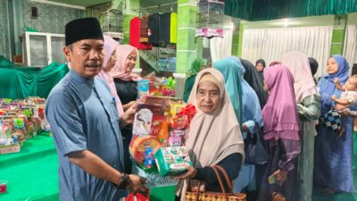 Balapentas Tangsel santuni yatim dan janda. Deden Deni harap kepedulian pendidikan terus tumbuh di masyarakat Tangerang Selatan.