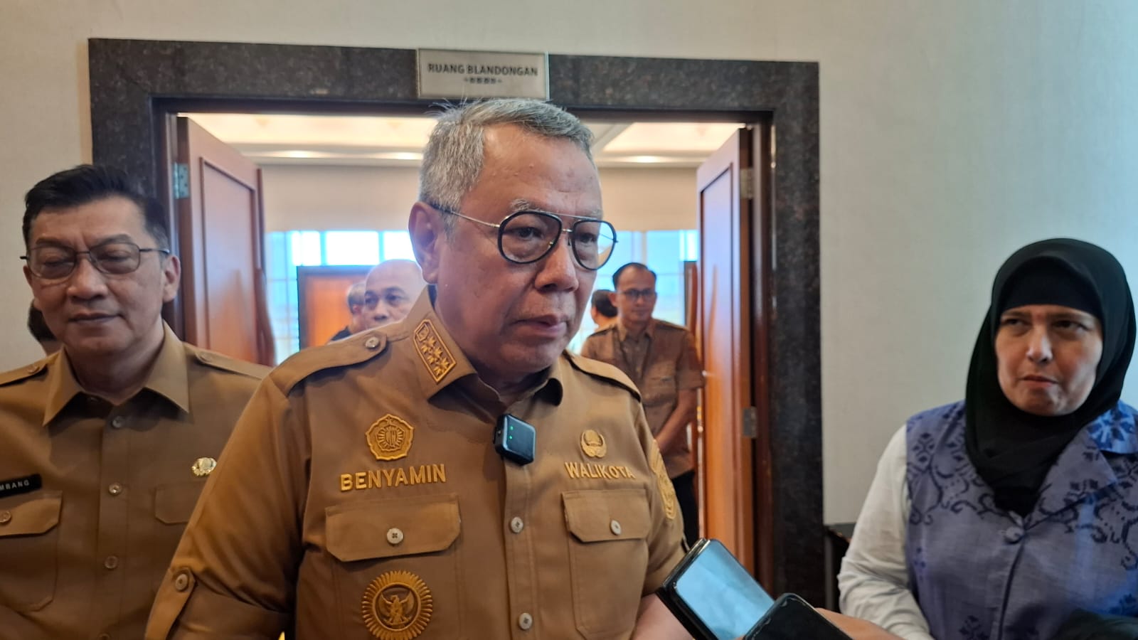 Benyamin Davnie dorong pemerintahan bersih melalui sosialisasi gratifikasi kepada OPD, camat, dan lurah di Tangsel.