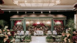 Atria Hotel Gading Serpong hadirkan konsep pernikahan tradisional mewah dengan ballroom luas dan fasilitas lengkap untuk resepsi elegan.