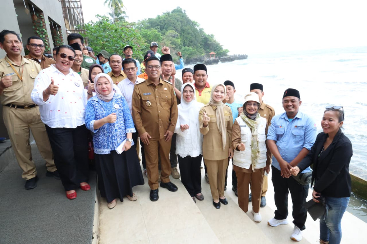Andra Soni dialog dengan pelaku wisata Anyer-Cinangka, siapkan pembenahan infrastruktur dan target 2 juta wisatawan Lebaran 2026.