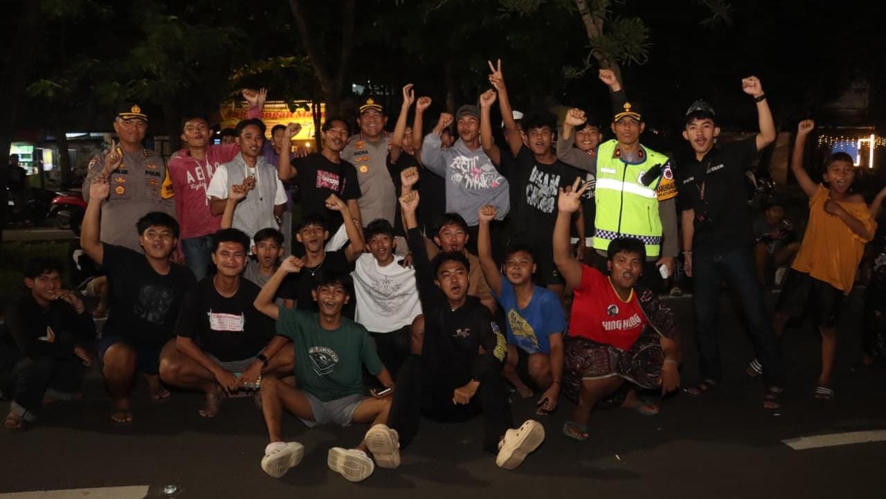 Midnight Run Ramadan di Tigaraksa digelar Polresta Tangerang dan BEM untuk ajak pemuda berolahraga dan cegah kenakalan remaja.