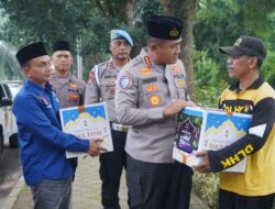 Polresta Tangerang dan Wartawan Gelar Ramadan Berbagi, Bagikan Takjil dan Sembako untuk Petugas Kebersihan