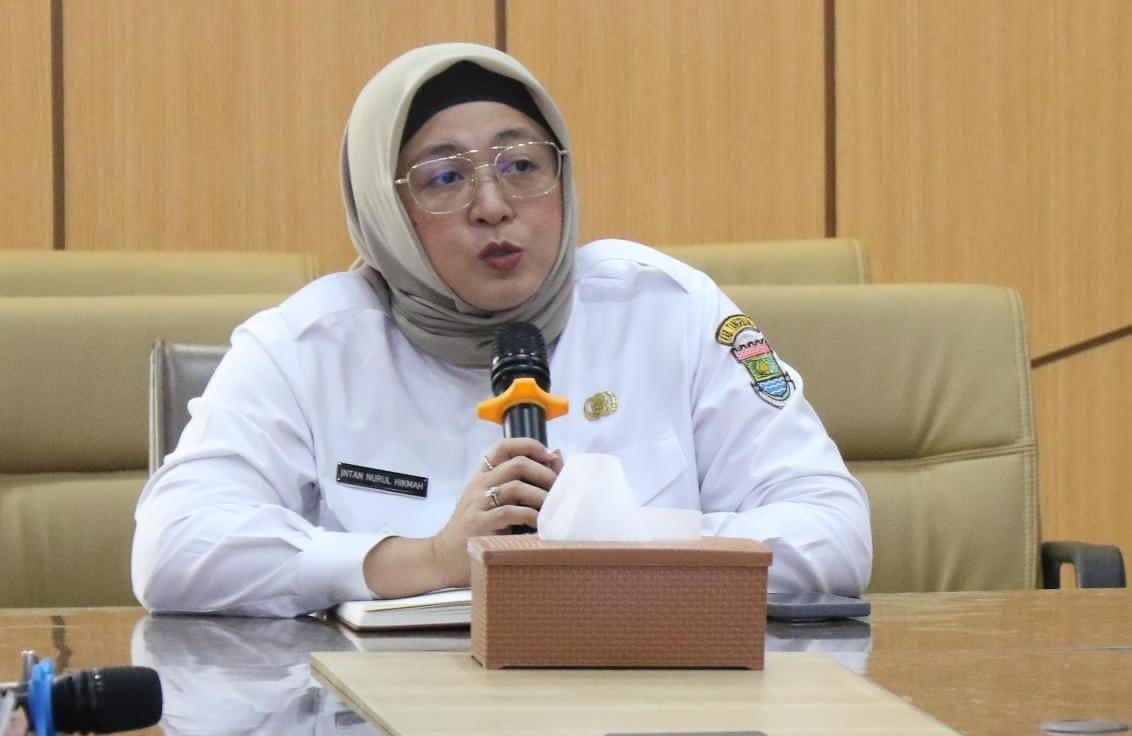 Wabup Tangerang Intan Nurul Hikmah dorong literasi sekolah dan digitalisasi arsip OPD guna meningkatkan budaya membaca.