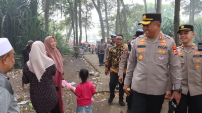 H+5 Lebaran, wisata alam Solear Tangerang masih dipadati pengunjung. Polisi siagakan personel untuk pengamanan dan kelancaran wisata.