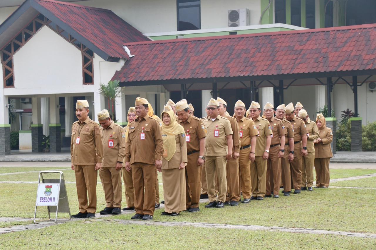 Wabup Tangerang Intan Nurul Hikmah tekankan disiplin ASN demi peningkatan pelayanan publik serta pengawasan WFH tetap optimal.
