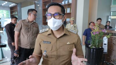 Pemkot Tangsel terapkan WFH ASN tiap Jumat mulai April 2026 untuk efisiensi BBM, layanan publik tetap berjalan normal.