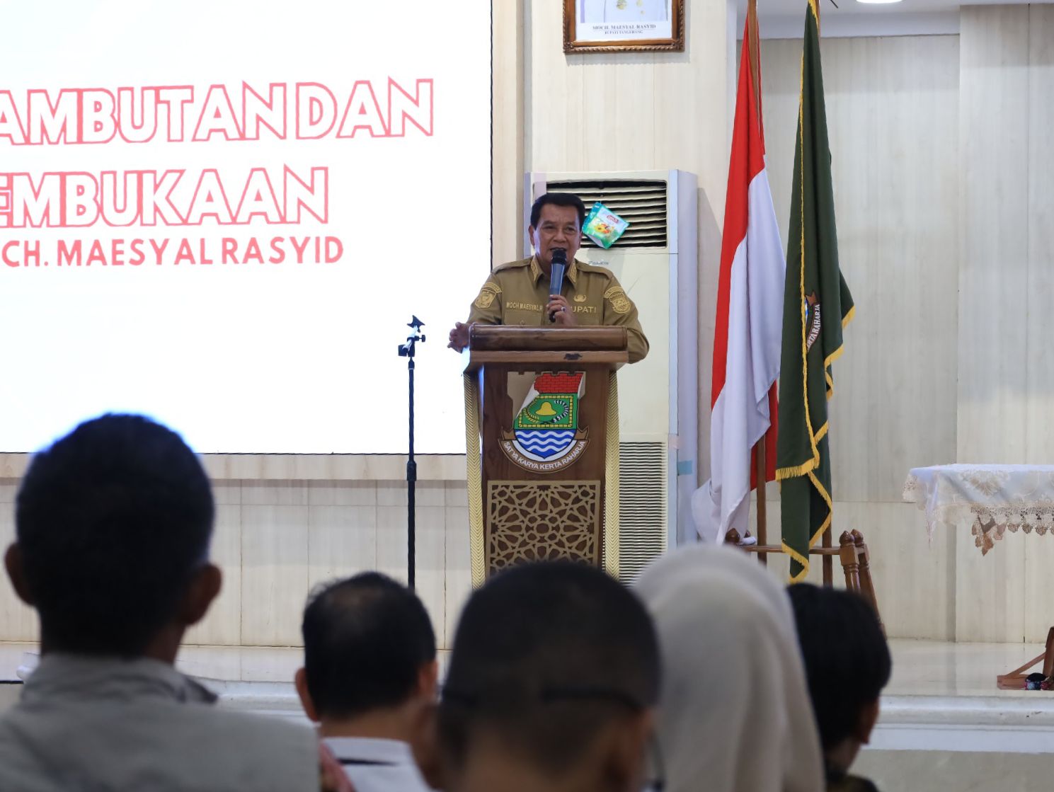 Bupati Tangerang meminta dana hibah Rp100 juta untuk koperasi segera dimaksimalkan demi penguatan usaha lokal.