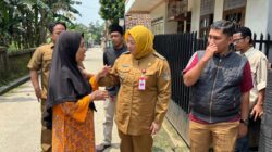 Wabup Tangerang Intan Nurul Hikmah tinjau rumah tidak layak huni di Balaraja, pastikan bantuan bedah rumah segera direalisasikan.