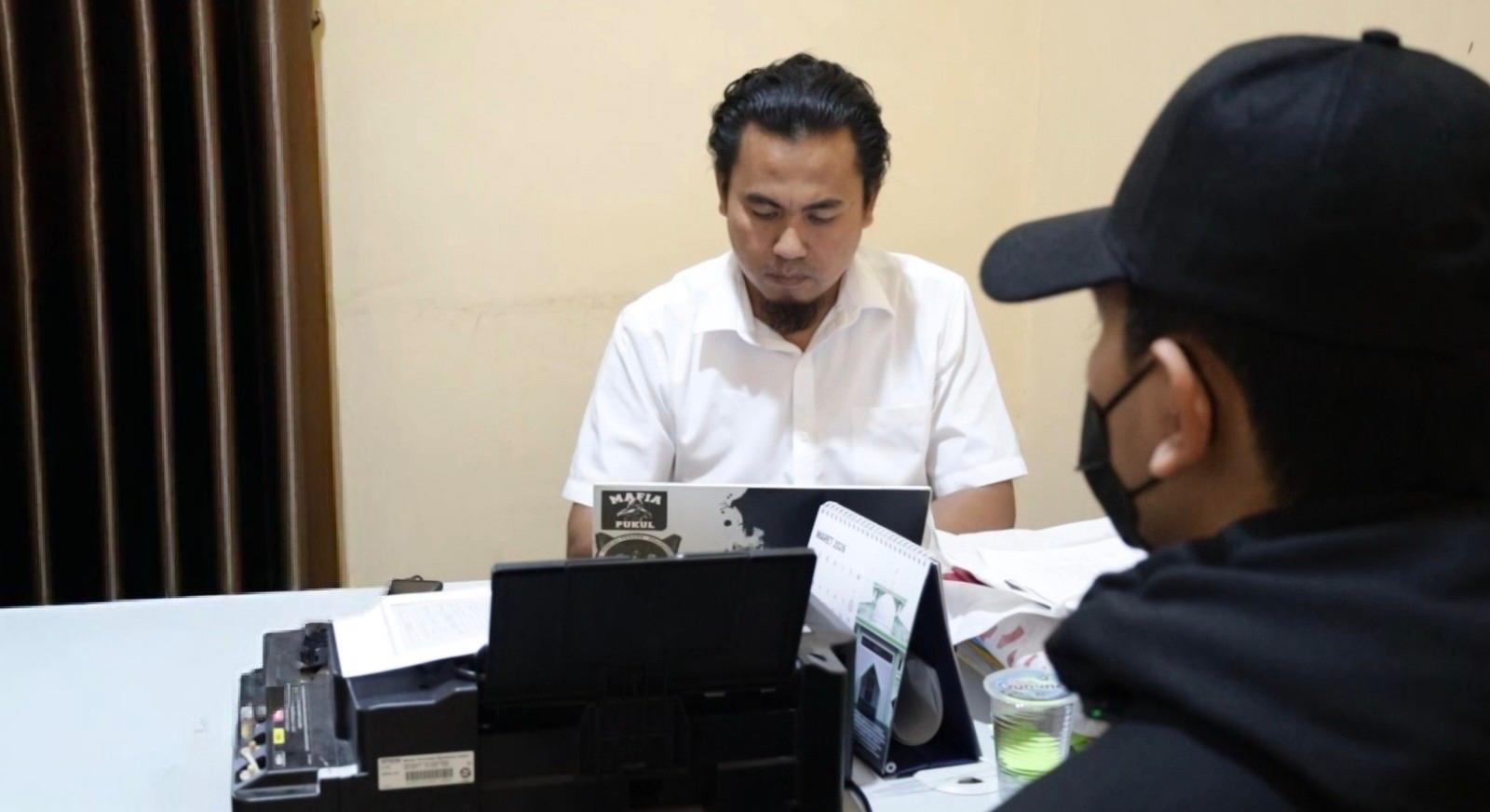 Kasus perekaman dosen di toilet Untirta terungkap. Pelaku MZ akui perbuatan, polisi amankan bukti dan dalami motifnya.