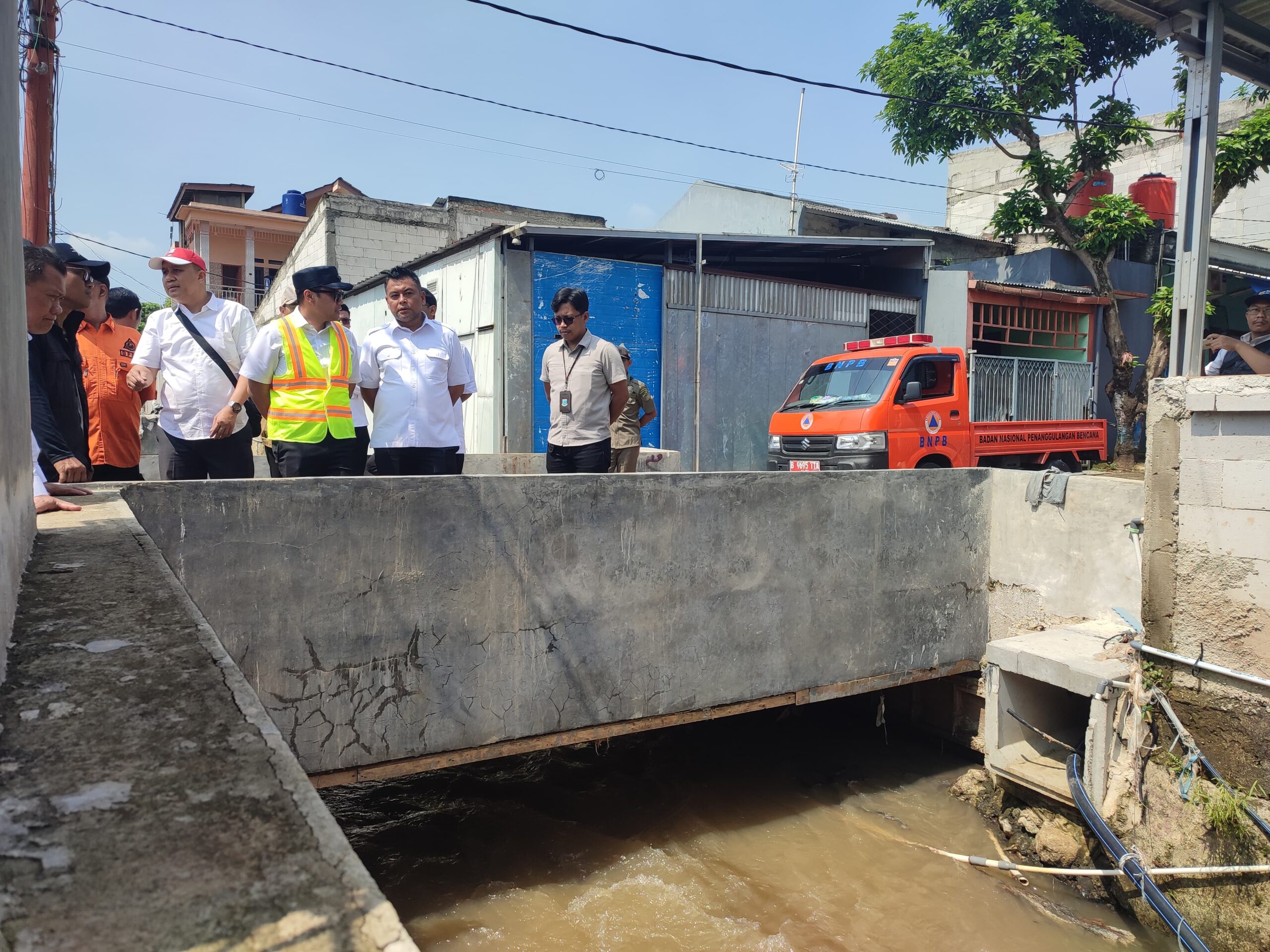 Pemkot Tangsel siapkan normalisasi sungai, long storage, dan perbaikan drainase untuk atasi banjir serta longsor di wilayahnya.