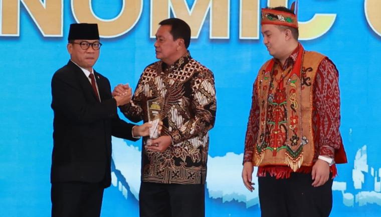 Sinergi Pemkab Tangerang dalam tata kelola dan pembangunan ekonomi daerah berbuah penghargaan Economic Growth tingkat nasional.
