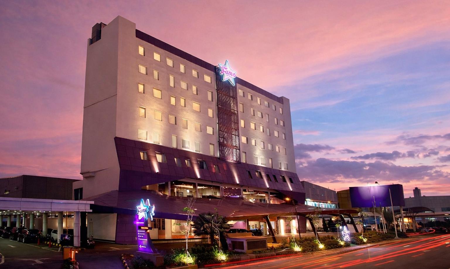 Fame Hotel Gading Serpong hadir dengan konsep consciously fun, stylish, instagrammable, dan terjangkau untuk traveler modern.