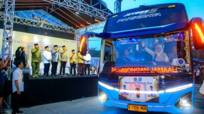 Pelepasan 393 Jemaah Haji Tangsel 2026, Benyamin Davnie Doakan Jadi Haji Mabrur