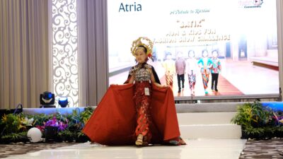Atria Hotel Gading Serpong rayakan Hari Kartini lewat lomba fashion show ibu dan anak, tampilkan batik dan kebersamaan.