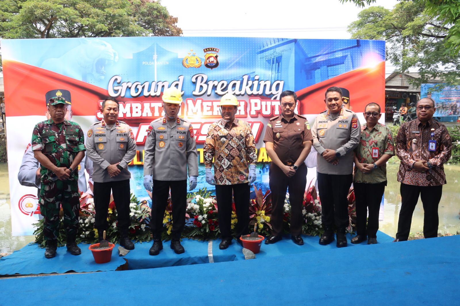 Polresta Tangerang bangun Jembatan Merah Putih Presisi di Pasar Kemis penanaman 1.000 pohon akses ekonomi lingkungan.