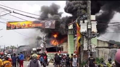 Kebakaran bengkel di Pamulang diduga akibat korsleting listrik, kerugian ditaksir Rp3,5 miliar, tanpa korban jiwa.