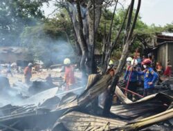 BPBD Kota Tangerang Tanggap Darurat, Kebakaran Limbah di Cibodas Langsung Ditangani
