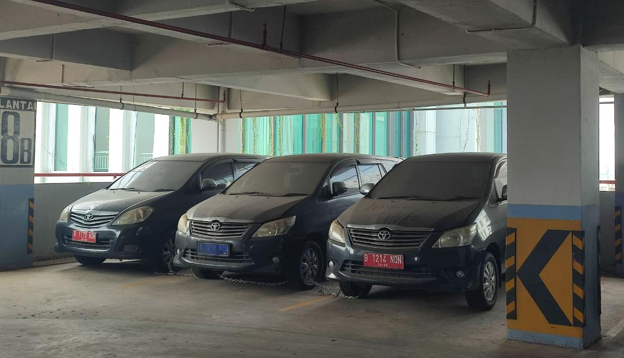 Lelang terbuka bersama KPKNL disambut antusias, ratusan kendaraan dinas Pemkot Tangsel habis diburu masyarakat.