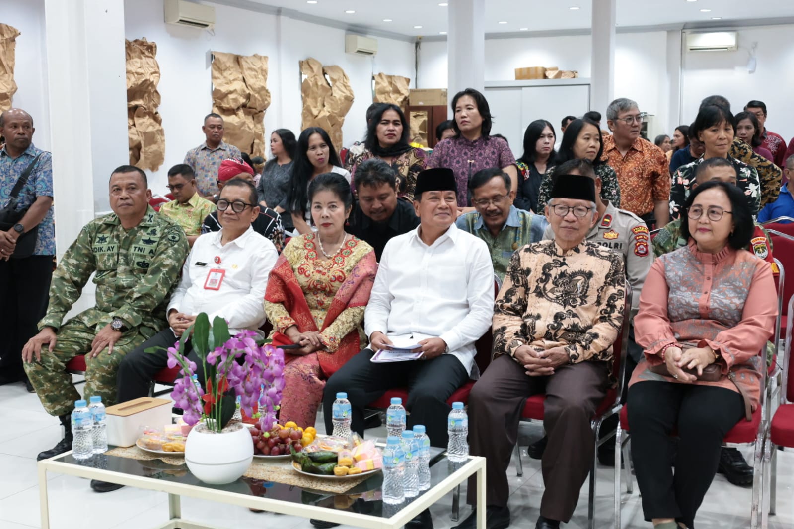 Perayaan Paskah di Kabupaten Tangerang jadi momentum pererat silaturahmi lintas agama dan memperkuat kebersamaan.