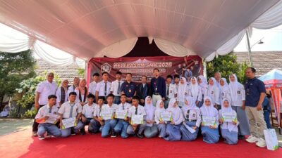 Pegadaian Kanwil IX salurkan beasiswa dan perlengkapan sekolah bagi pelajar di Banten demi pemerataan pendidikan berkualitas.