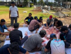 Ribuan Paket Daging Kurban Dibagikan Iqrar Risyad untuk Warga Tangerang