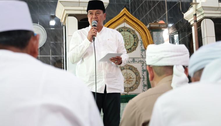 Bupati Tangerang menegaskan komitmen pelayanan masyarakat saat menghadiri kegiatan Jum’at Keliling di Legok.