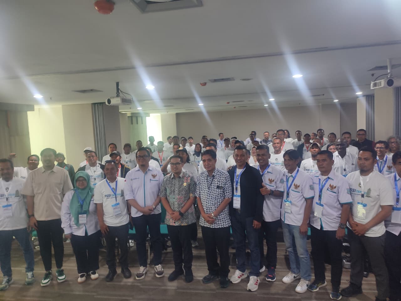 PSSI Tangsel fasilitasi lisensi D bagi pelatih SSB untuk tingkatkan kualitas pembinaan sepak bola usia dini di daerah.