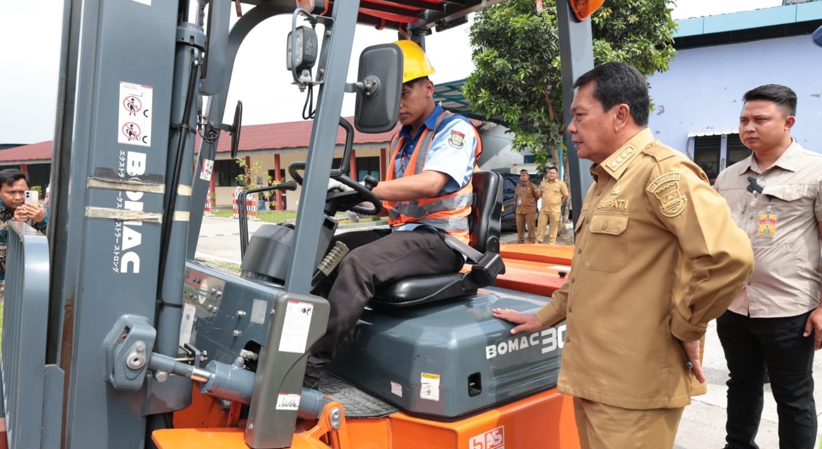 Pemkab Tangerang targetkan 608 WUB 2026 lewat pelatihan BLK dan bantuan alat usaha untuk dorong ekonomi mandiri.
