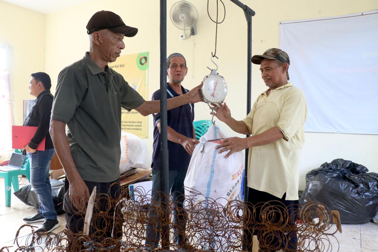 Bank Sampah Bencongan dinilai menjadi contoh pengelolaan sampah berbasis masyarakat yang produktif dan berkelanjutan.