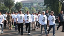 KAHMI Kabupaten Tangerang menggelar jalan santai di Puspem, Bupati tekankan pentingnya pendidikan generasi muda.