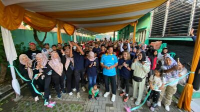 Ratusan Warga Meriahkan Kolong Fun Walk Rayakan Satu Dekade TBM Kolong di Ciputat