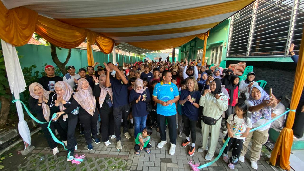 Ratusan warga ikut Kolong Fun Walk merayakan satu dekade TBM Kolong dengan olahraga, hiburan, dan aksi sosial.