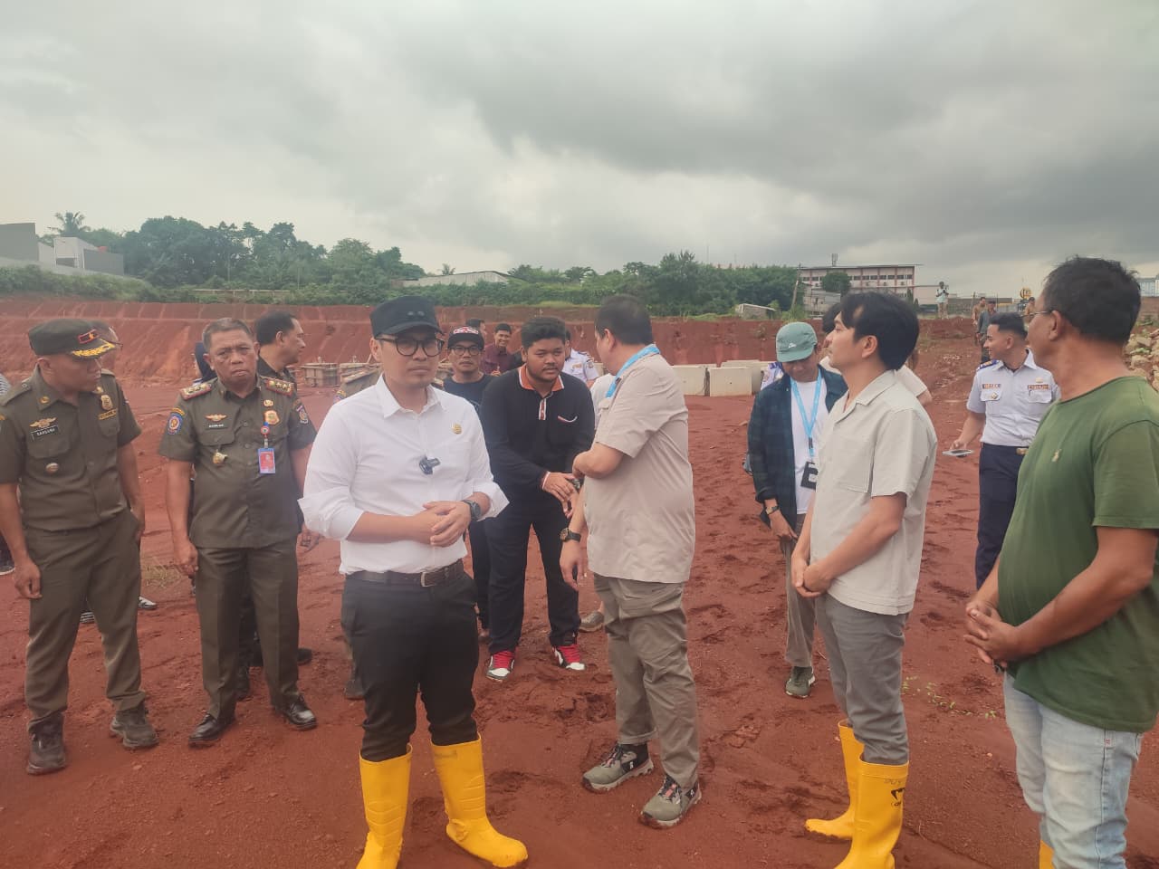 Drainase tak memadai di proyek Tangsel diduga jadi penyebab longsor Maruga, warga khawatir risiko susulan meningkat.