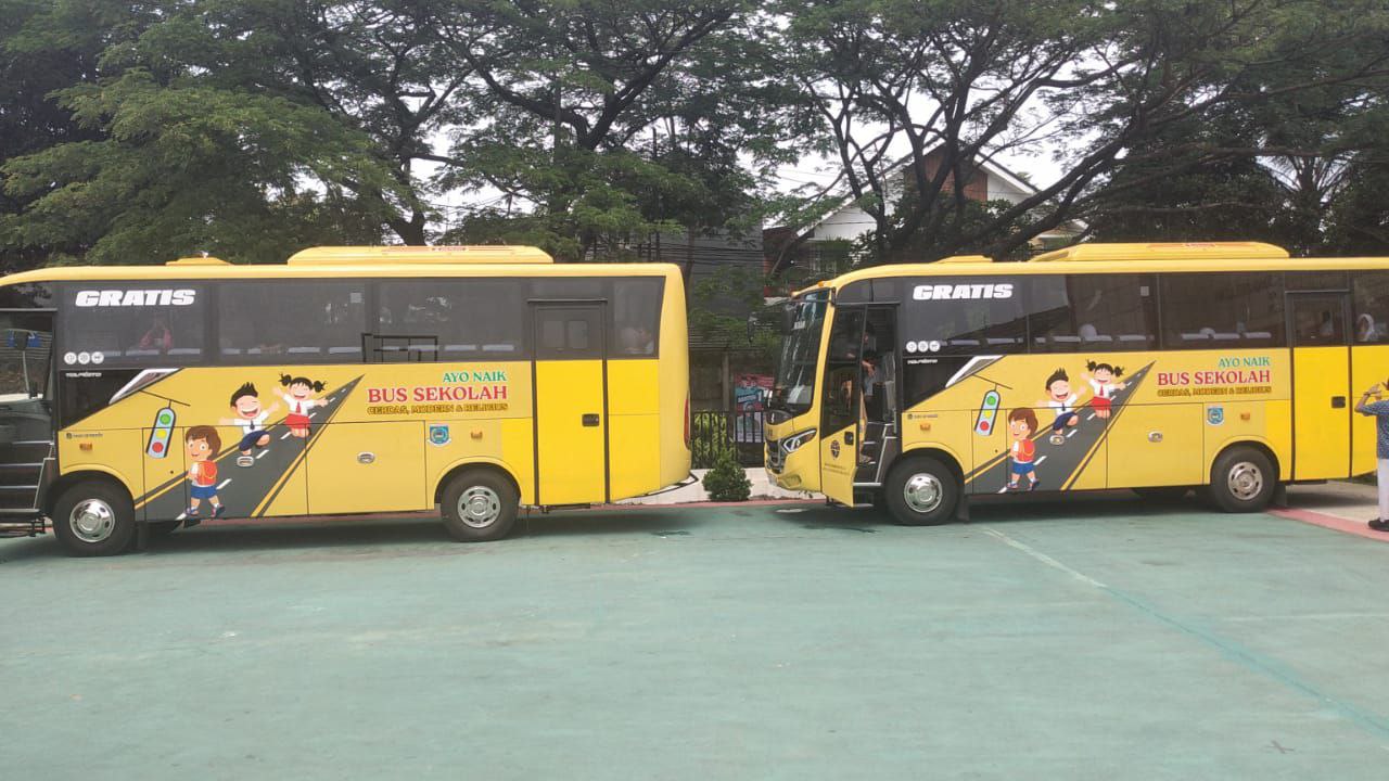 Kenaikan harga BBM membuat operasional bus sekolah di Tangsel terancam terganggu mulai Oktober 2026 akibat keterbatasan anggaran Dishub.