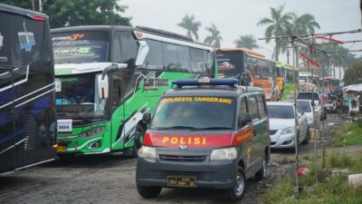 Ribuan buruh Kabupaten Tangerang berangkat ke Monas, Jakarta, untuk mengikuti peringatan Hari Buruh Internasional 2026.