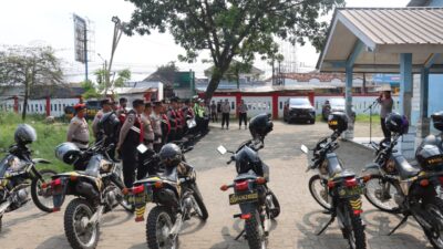 Polresta Tangerang menggelar patroli humanis dan pengamanan ketat saat kegiatan nobar Persija vs Persib berlangsung aman.