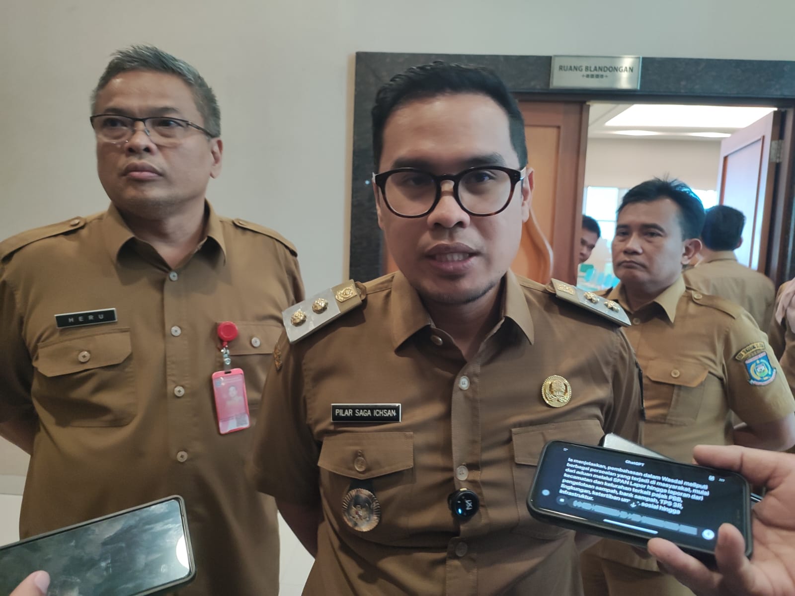 Pemkot Tangsel memperketat pengawasan titik rawan pungli, parkir liar, dan pemalakan di sejumlah fasilitas umum.