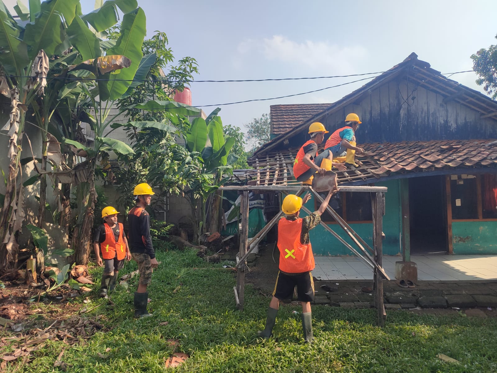 Pemkot Tangsel fokus meningkatkan kesejahteraan warga lewat renovasi 329 rumah tidak layak huni sepanjang 2026.