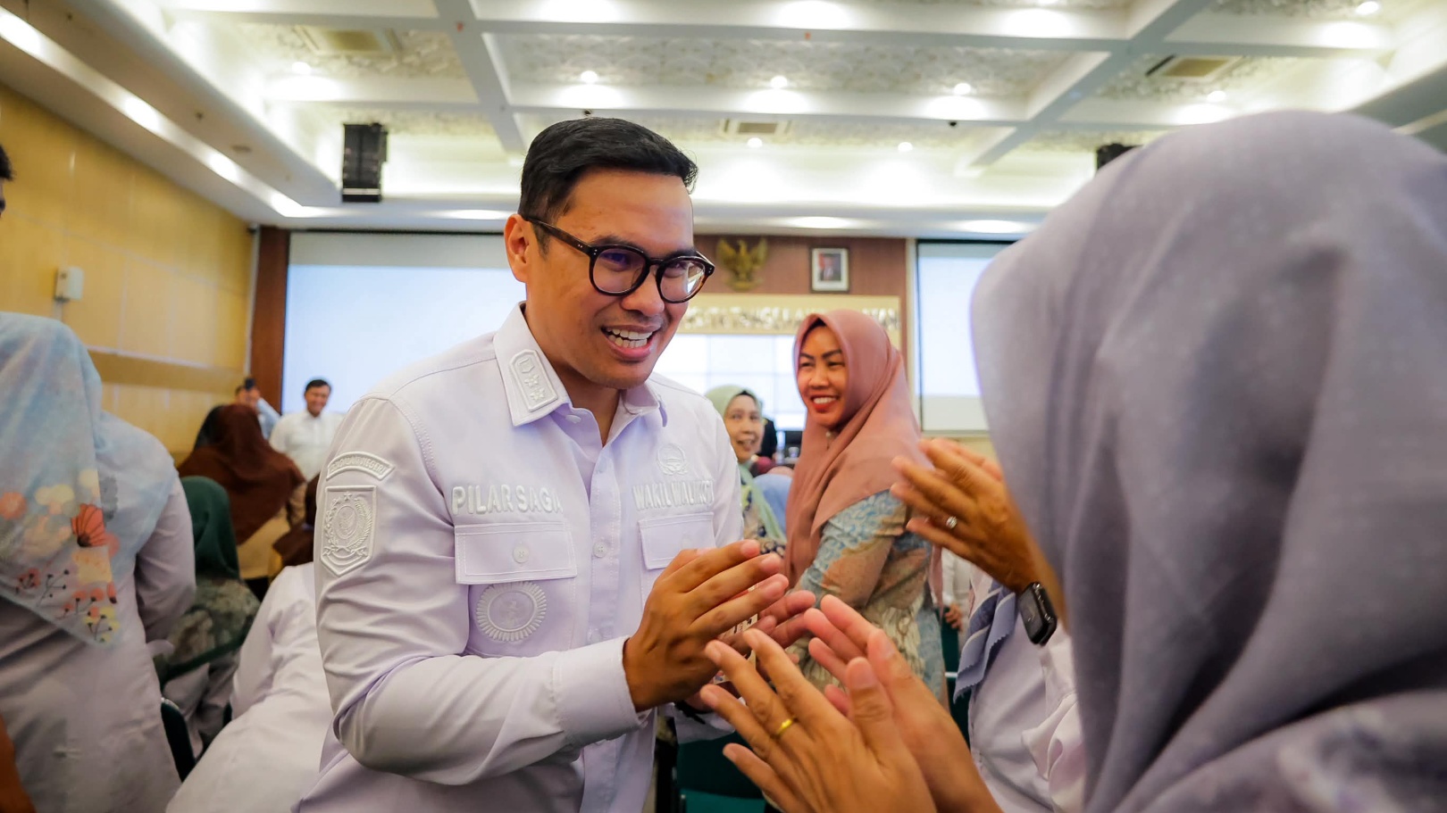 Pilar Saga menyoroti ancaman konten negatif dan bullying yang menjadi tantangan parenting di era digital saat ini.
